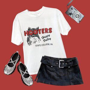 vintage hooters tshirt